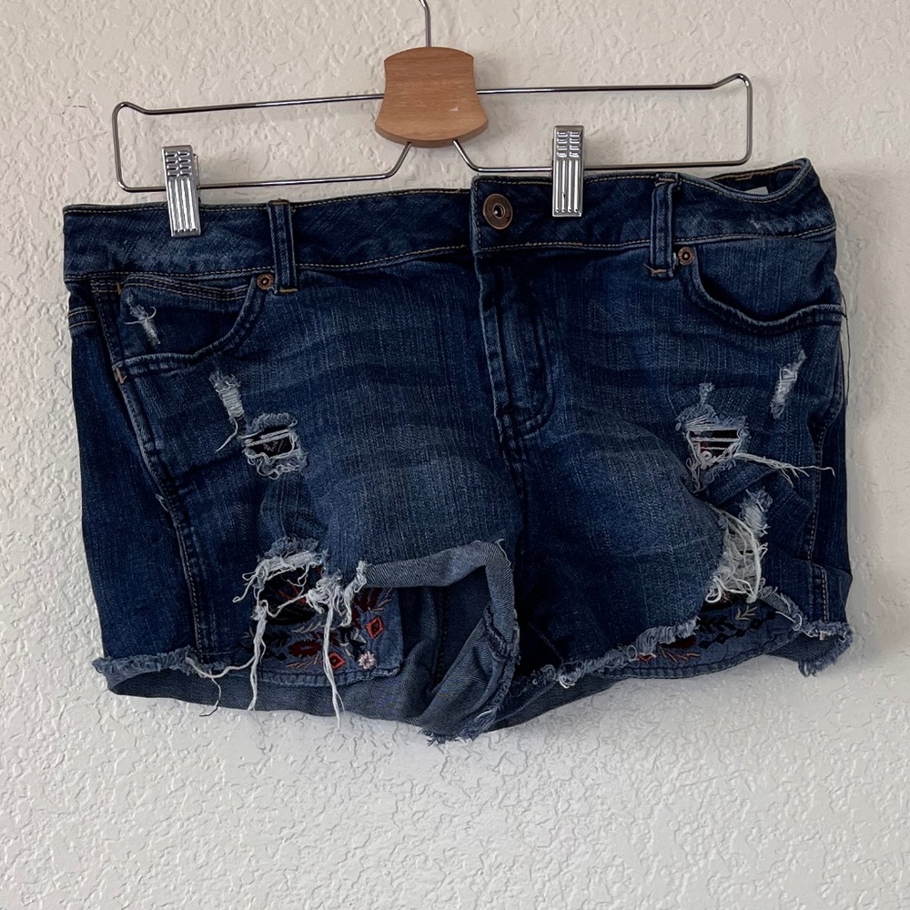 Maurices Women's Denim Cutoffs with Embroidered Pockets - Size 12, Medium Wash